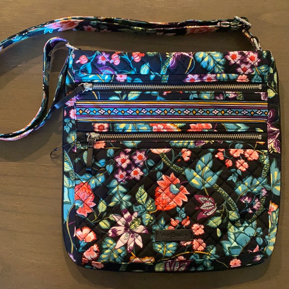 NWOT Vera Bradley Iconic Triple Zip Hipster: Vines Floral
